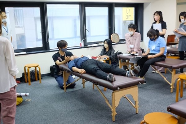施術指導の様子