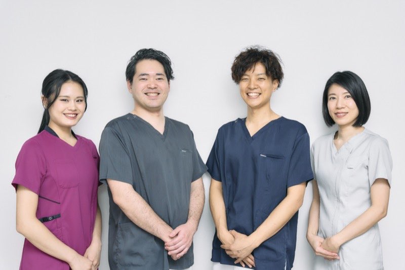 ここから接骨院 スタッフ集合写真